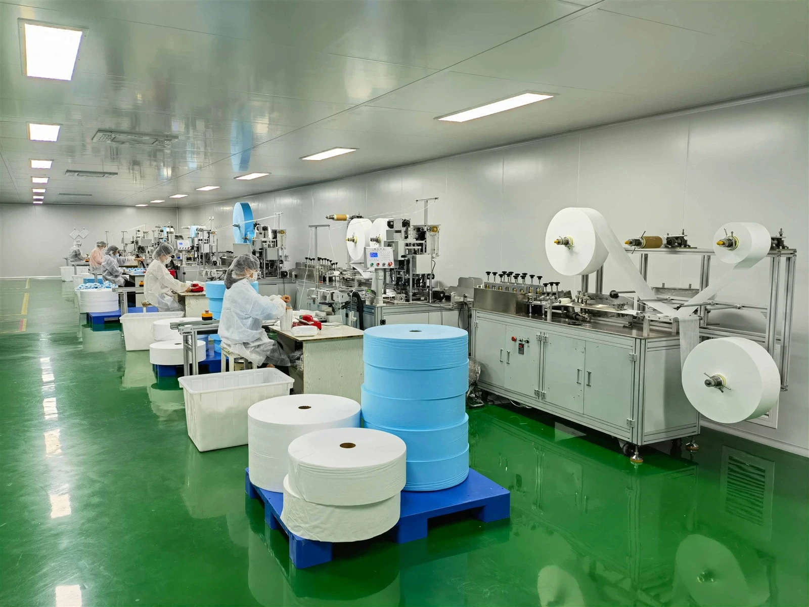 Clean workshop production line for non-woven face masks in Xiantao Clean workshop production line for non-woven face masks in Xiantao